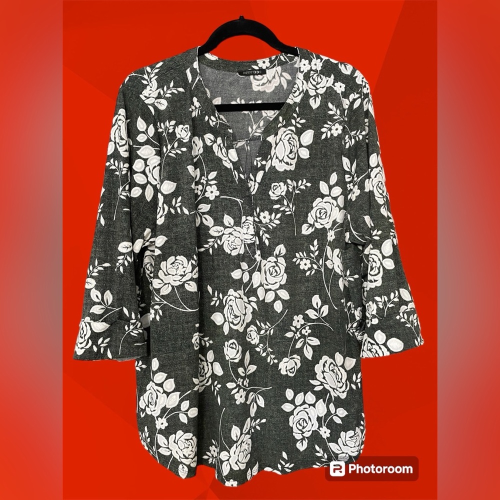 Size 2X women’s shirt